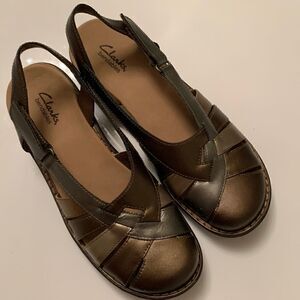 CLARKS Bendables Womens Bronze Leather Sandals. Size 38